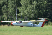 15 meter vingespenn, toppfart på 240 km/t, dette et ypperlig fly for akrobatikk