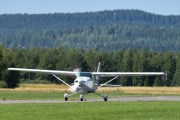 Nå er det et fly som skal lette men jeg ser ikke hvem det er enda