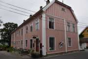 Kafé Bohem i Øvrebyen åpnet i 2018 og har fått mange gjester på besøk. Fra vinduet kan du se hanen på fontenen å ta morgen kaffen din blant annet