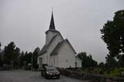 En Renault og en kirke ble da et fint motiv