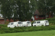 Den første til venstre er en Toyota Hi Ace Diesel 4wd fra 1993, neste er en Toyota Hi Ace Diesel 4wd fra 1995 og den siste er også en 1995 modell. Populære biler når de blir veteraner