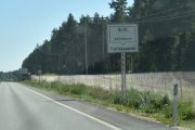 Nå er vi like ved Vålerbanen, Skandinavias største kjøreanlegg med det bredeste utvalget i event-kjøretøy