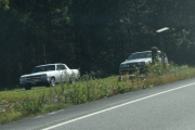 Den hvite til venstre er veteran, jeg tror det er en Chevrolet Chevelle fra 1966
