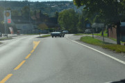 Men her kjører det en veteranbil foran oss, det er en Buick Skylark fra 1967