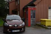 Og her fant jeg den verna røde telefonkiosken også, jeg parkerer fint ved siden av den
