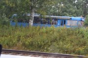 En blå buss gjemt bak buskene, at det er en veteran er jeg sikker på
