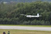 LN-GUD er en Allstar SZD-59-1 Acro fra 2014, og jeg antar at det er Vidar som flyr