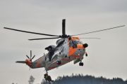 Men her sparer dem ikke på kruttet, to personer skal fires ned allerede