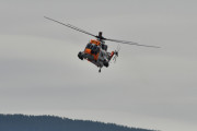 Dem flyr sidelengs og bukker til publikum, det ble veldig fint