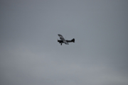 Jeg har over 50 bilder av Per, som altså flyr en Piper L-4J Grasshopper fra 1944