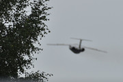 Nå er linsen så våt at jeg ikke ser noen ting, men jeg tror det er Nils som drar avgårde med sin Saab 105 SK-60A med nr. 125
