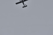 Nå er det ikke sånn her, dem skal faktisk lande på et lite gult kryss her på flyplassen