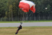 2000 meter ned og så skal du lande på et lite gult kryss, hva med vær og føreforhold?