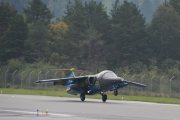 Han flyr en Saab 105 SK-60A med nr. 125, men alderen på flyet er jeg litt usikker på