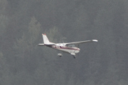 Jeg rekker akkurat å ta et bilde av LN-HOX som er en Reims-Cessna F172N fra 1980 som Sky Wing Flyklubb eier
