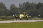 Heldigvis så blåser det ikke, det bare regner og den piloten her har landet før