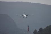 Men her kommer fallskjermgutta og jentene selvfølgelig i sin De Havilland Canada DHC-6-200 Twin Otter fra 1968