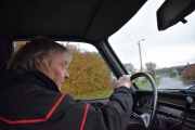 Må innrømme nå at jeg er en smule nervøs, det virker ikke akkurat som om Volvo-mannen er så glad for å kjøre denne bilen