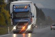 Hadde det ikke vært for at traileren hadde vært en Volvo, så hadde han smetta i mellom dem