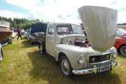 Den neste som står ved siden av er en lastebil av typen Volvo varebil klasse 1, og er fra 1959. Like gammel som meg