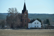 Vi passerer en kirke, noen som vet sånn ca. vi er?