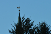 Kirkespir fra 1860 ett eller annet, kan det være Ulven kirke eller Østre Aker kirke?