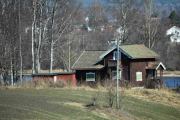 Det er koselig å se på gamle hus når vi kjører langs veien