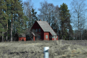 Enda et koselig hus midt ute i skogen