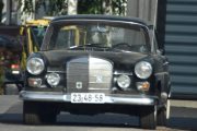 Men nå har vi kommet til Våler og en Mercedes-Benz 230 fra 1965 står og venter på meg ved Mobakk Bil og Service