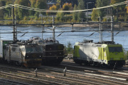 Vi begynner fra venstre. Cargo Net El16 2212 fra 1984, neste er MA 404 Askeladden fra 1953. Vi så MA 406 Kvitebjørn på vei oppover. Den til høyre er Bombardier 119 009-8 fra 2009, her var vi heldige gitt