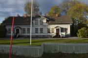 Schusslers veg 40 som heter Nor herregård  og som er fra 1859 har jeg dokumentert før. Men jeg kan tillegge litt, jeg siterer. Hovedbygningen på Nor ble tegnet og bygget av arkitekt og byggmester Johan Heinrich Günther Schüssler i perioden 1858-1859 for trelasthandler og godseier Arne O. Lunderbye