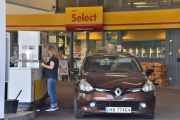 Men først så må Renault Clio Sport Energy TCe 90 Dynamique fra 2013 få litt bensin først