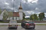 Neste stopp er i Kongsvinger ved Vinger kirke som ligger på en høyde, trygt og godt. Det opprinnelig navnet er Vår frelsers kirke, og kirken er hovedkirken i Vinger som står i dag ved Øvrebyen på Tråstad. Den er fra 1697 med et løkkuppelformet klokketårn fra 1855