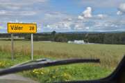 Fremdeles 28 km til Våler, men vi tar gamleveien med begge bilene, så vi er trygge
