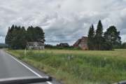 Vi nærmer oss Tronstad bussholdeplass, Vestre Solørveg 256 tror jeg dette er. Du finner ikke noe historie, hvis du ikke spør dem som bor rundt her