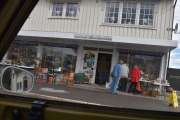 I denne gaten har du Lie butikken og Sagopris-Bruktbutikken, mye brukt og nytt her