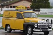 Bilen har tildekt skiltet bak også, jeg tror vi skal gjette årsmodellen når vi kommer inn igjen. Kan vi være på 1960 åra?