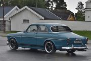 Da er det på tide å stille seg i køen, jeg ser at jeg har han Volvo Amazon 122S er foran meg