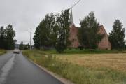 Vi passerer Hof kirke som er en korskirke fra 1860, vi henger fremdeles på Morris