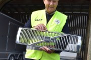 Det er grillen til en Volvo, jeg svarte 850 og da smilte han. Den tilhører en Volvo 360