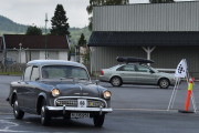 Her kommer Hillman Minx fra 1957 inn til mål, tenk at den har rullet 66 år på veiene nå