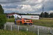 Jeg har hørt den to ganger kjøre forbi, det er en Lamborghini Gallardo. Da er vi vel på V10 med over 500 hestekrefter