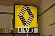 Litt pynt må til, vi er tross alt i en Renaultgarasje