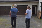 Vi bestemmer oss for å kaste på stikka, dere husker at vi gjorde det i gamle dager?