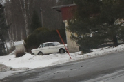 Så passerer vi forbi en Volvo 244, det kan du se på de tykke fangerne - veteran