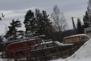 Neste bilde er litt spennende, jeg tror at begge er Volvo, hvis jeg skriver Volvo 145, og den bak en Volvo 210...