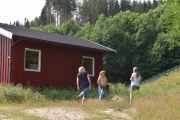 Det blir en tøff tur og det er varmt, hoppbakken er fra 1915 og er 100 meter høy