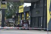 Vi må innom Våler sentrum en gang til å se på den sorte bilen, jeg ser at den må være engelsk, da rattet er på den andre siden