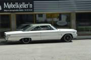 Sjekk denne bilen som står foran Møbelkjeller´n i Våler da, kan det være en Ford Galaxie 500 Coupe fra rundt 1960?