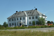 Skolens Treningssenter i Kirkenær, adressen er Unnamed Road og kan vi finne noen historie om dette bygget? Ja, Refset skole ble bygget i 1924 og nedlagt i 2010, men så ble det solgt i 2016 og drives videre og det er fint